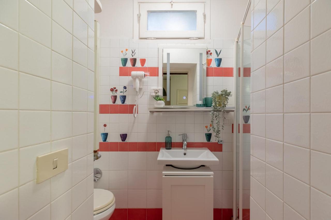 Iflat Comfy Apartament In Campo De' Fiori Rome Exterior photo