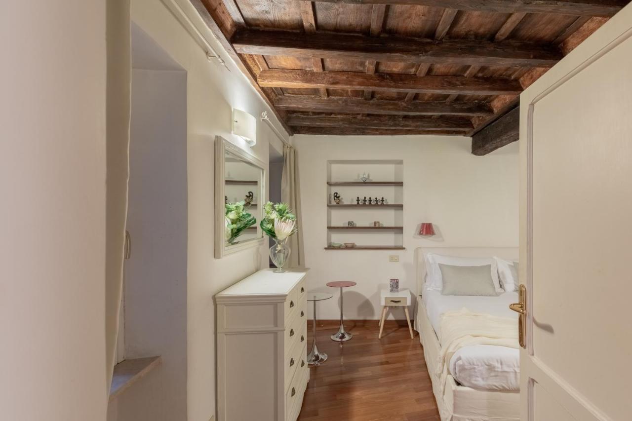Iflat Comfy Apartament In Campo De' Fiori Rome Exterior photo